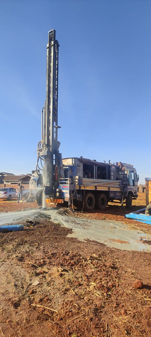 Borehole drilling rig